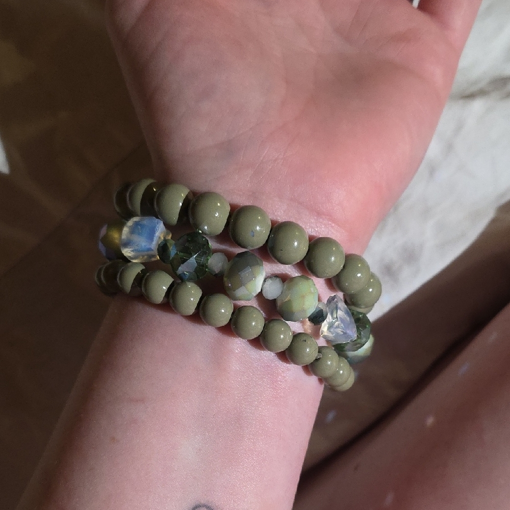 Elegant Green Beaded Bracelet